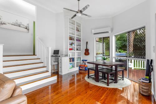 a living room with a table and a desk at Tree House Toowoomba - Peace & Quiet in tree tops in Preston