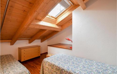 Katil atau katil-katil dalam bilik di 2 Bedroom Amazing Apartment In Moneglia