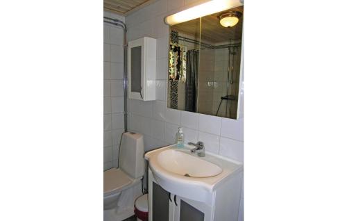 Bilik mandi di Holiday Home Rörvik 47