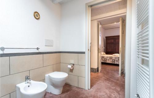 Ванна кімната в 3 Bedroom Beautiful Home In Milis