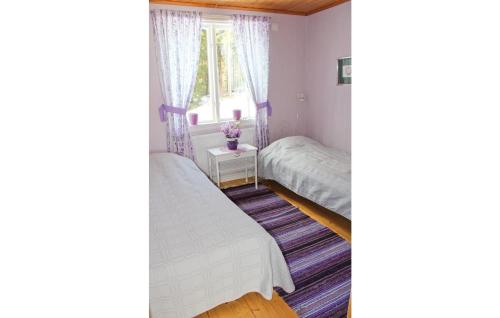 Кровать или кровати в номере 3 Bedroom Cozy Home In Lngaryd