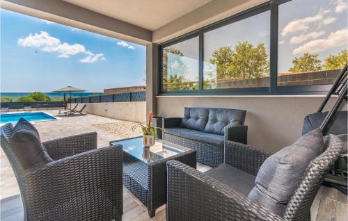 Istumisnurk majutusasutuses Nice Home In Sveti Fiilip I Jakov