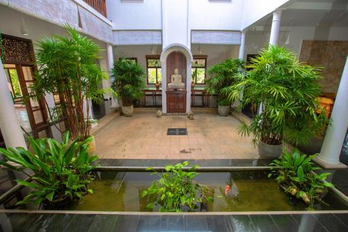 a room with a pool of water and plants at Niyagama House in Galle