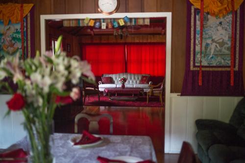 a living room with a table with a vase of flowers at Quiet Mind Lodge, Spa & Retreat Sequoias in Kernville