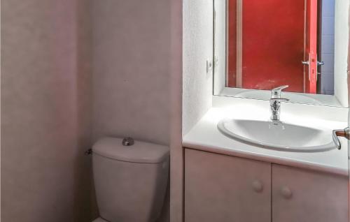 Ванна кімната в Stunning Home In La Salvetat-sur-agout With Wifi