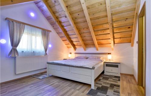 a bedroom with a bed and a wooden ceiling at Lovely Home In Rivalno With Sauna in Slanje