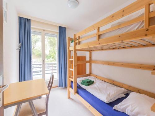 Ένα ή περισσότερα κρεβάτια σε δωμάτιο στο Apartment Crans-Montana near Ski Slopes