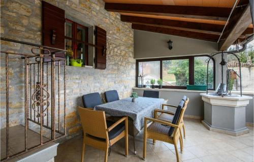Fotografia z galérie ubytovania Nice Home In Mandalencici With Kitchen v destinácii Čubanići