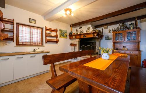 Kuchyňa alebo kuchynka v ubytovaní Nice Home In Mandalencici With Kitchen