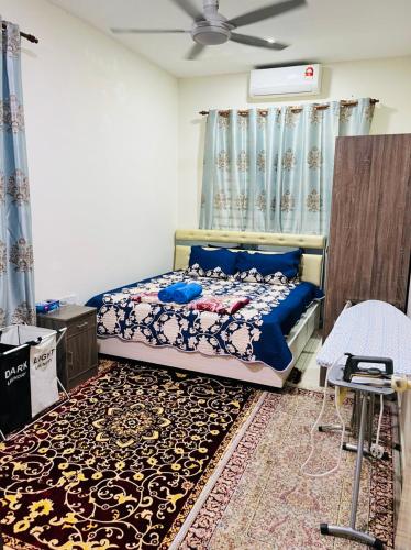 Postel nebo postele na pokoji v ubytování ST2166 Arfa Permata Homestay