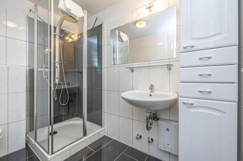 ห้องน้ำของ fewo1846 - Palstek - elegante Maisonettewohnung auf parkähnlichem Grundstück