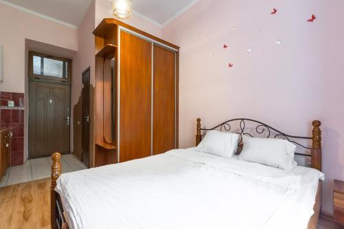 Ένα ή περισσότερα κρεβάτια σε δωμάτιο στο Квартира на вулиці Федорова 29 біля Площі Ринок Підвальна