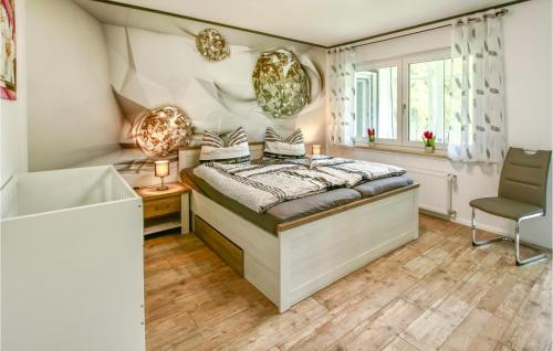 En eller flere senge i et værelse på Cozy Apartment In Marienmnster With Kitchen