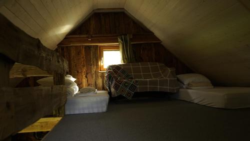 Giường trong phòng chung tại Uneallika saunaga puhkemaja