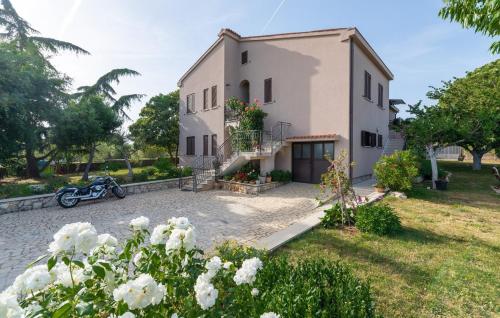 Apartman David with Balcony – Photos 3