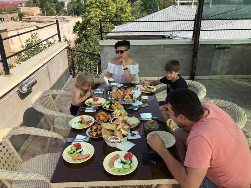 Φαγητό σε αυτός ο ξενώνας ή κάπου εκεί κοντά