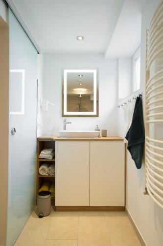 a bathroom with a sink and a mirror at Ferienwohnung Am Kahlenberg - Ringsheim in Ringsheim