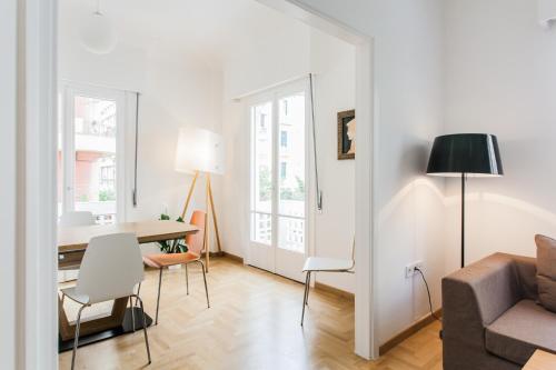 Elegant 2 Bedroom 2 Bathroom Apartment in Athens Vibrant Centre! VL5