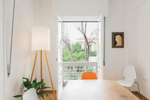 Elegant 2 Bedroom 2 Bathroom Apartment in Athens Vibrant Centre! VL5