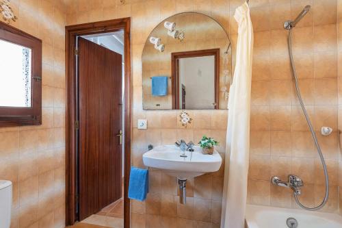 Ванная комната в Villa Son Esbert by Villa Plus