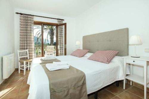 Villa Busqueroles by Villa Plus