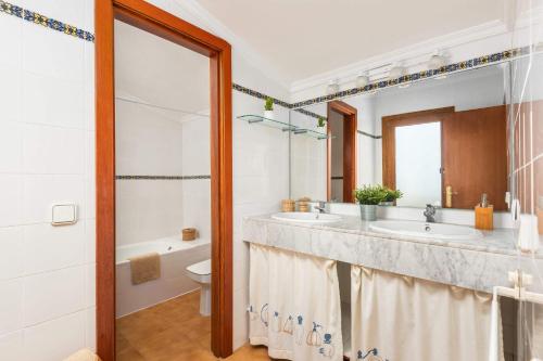 Vonios kambarys apgyvendinimo įstaigoje Villa Adelaide by Villa Plus