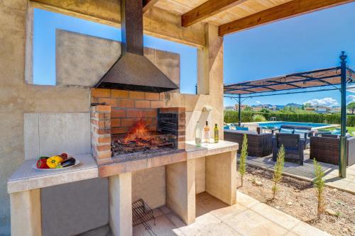 Villa Hort de Siller by Villa Plus