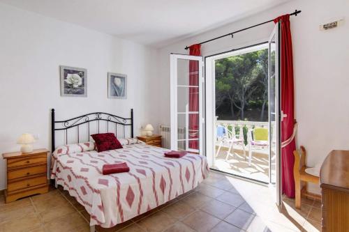 A bed or beds in a room at Villa Jose by Villa Plus