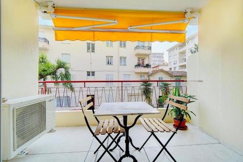 2 bedroom luxury flat with Balcony Cannes Center