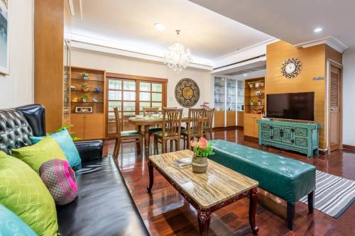 a living room with a couch and a table at AT NANA-5Bed, CITY CENTER, Nana BTS, MBK, Central World, Siam in Bangkok