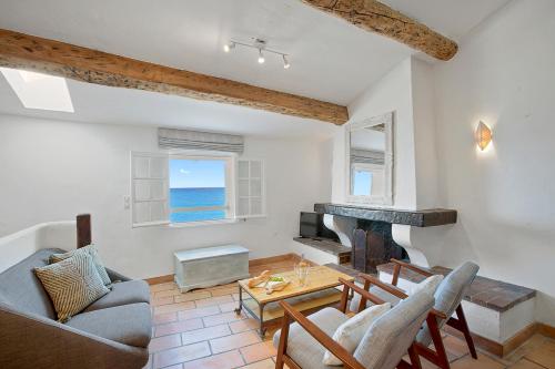 Photo de la galerie de l'établissement The Sea Apartment 2 - Sea view on the ramparts of Old Town Antibes, à Antibes