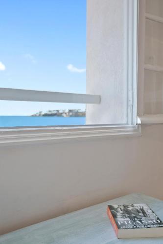 Photo de la galerie de l'établissement The Sea Apartment 2 - Sea view on the ramparts of Old Town Antibes, à Antibes