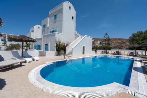 Piscina a Porto Villa o a prop