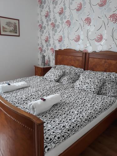 A bed or beds in a room at Sport Apartman Tapolca