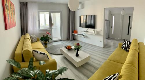 a living room with a couch and a table at Citadel Residence in Alba Iulia