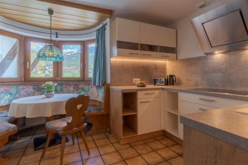 Kuchyň nebo kuchyňský kout v ubytování SR Apartments GmbH Rabitschhof