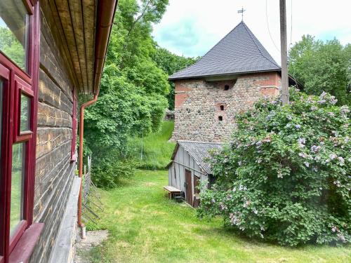 Un jardín fuera de In heart of Trakai you'll find authentic Karaim house