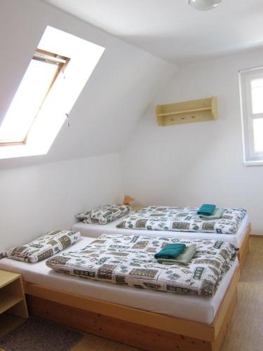 two twin beds in a room with a window at Green Valley Park in Stárkov