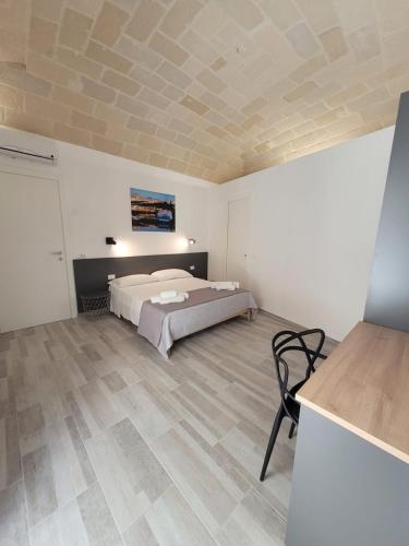 a bedroom with a bed and a table in it at Nà Nonna Affittacamere in Favignana