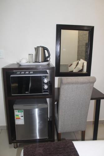 Cucina o angolo cottura di Bayside Hotel Empangeni