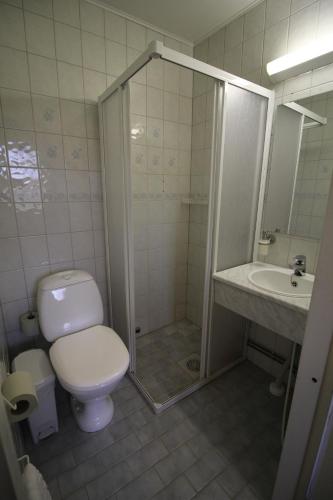 Rauhalan kievari tesisinde bir banyo