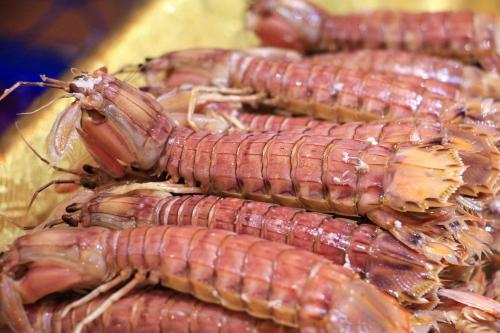 a pile ofquartered lobsters sitting on top of each other at Crowne Plaza Yantai Sea View by IHG in Yantai