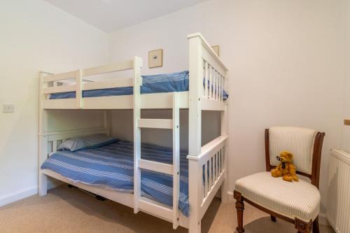 Poschodová posteľ alebo postele v izbe v ubytovaní Stable Cottage, Freams Farm