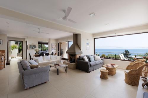 Zona de estar de Terra e Mare Seaview Villa with Private Pool & Beach access