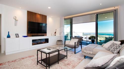 Fotografie z fotogalerie ubytování Luxury new built contemporary apartment with panoramic sea and golf view in upper La Cala de Mijas v Malaze