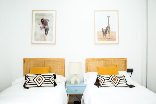 Tempat tidur dalam kamar di Luminoso Apartamento NUEZ - Zonas verdes, Wifi, Aparcamiento gratuito