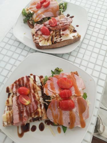 Jídlo v aparthotelu nebo okolí