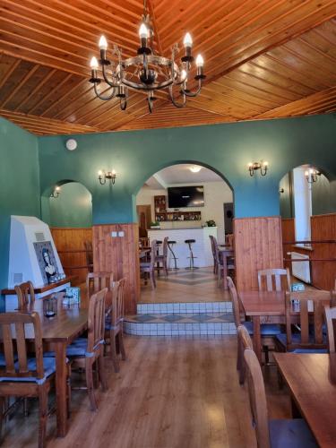 Restorāns vai citas vietas, kur ieturēt maltīti, naktsmītnē Przystanek Podgórze