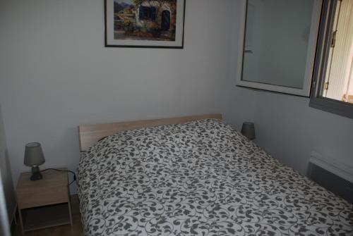 Кровать или кровати в номере Bel appart saint clair-lavandou