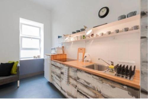 Modern stylish 2 bedroom holiday apartment 1085 Budapest, 5 Pál utca kép - 3